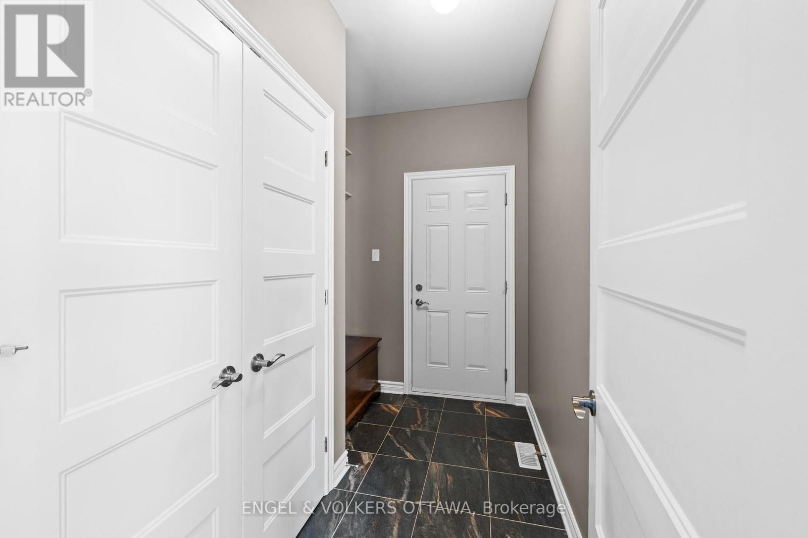 313 Colmar Street, Russell, Ontario  K0A 1W0 - Photo 14 - X12408874