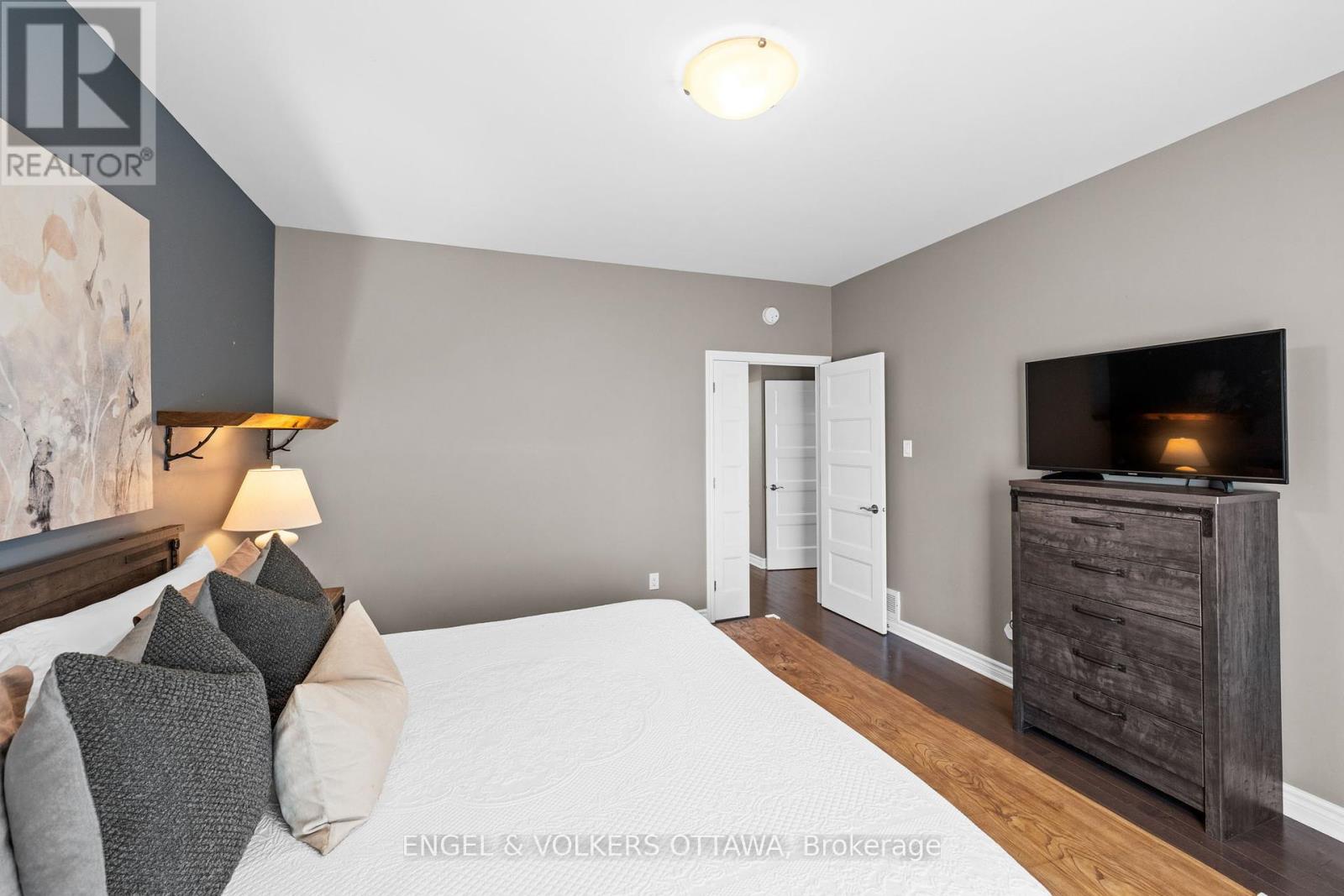 313 Colmar Street, Russell, Ontario  K0A 1W0 - Photo 16 - X12408874