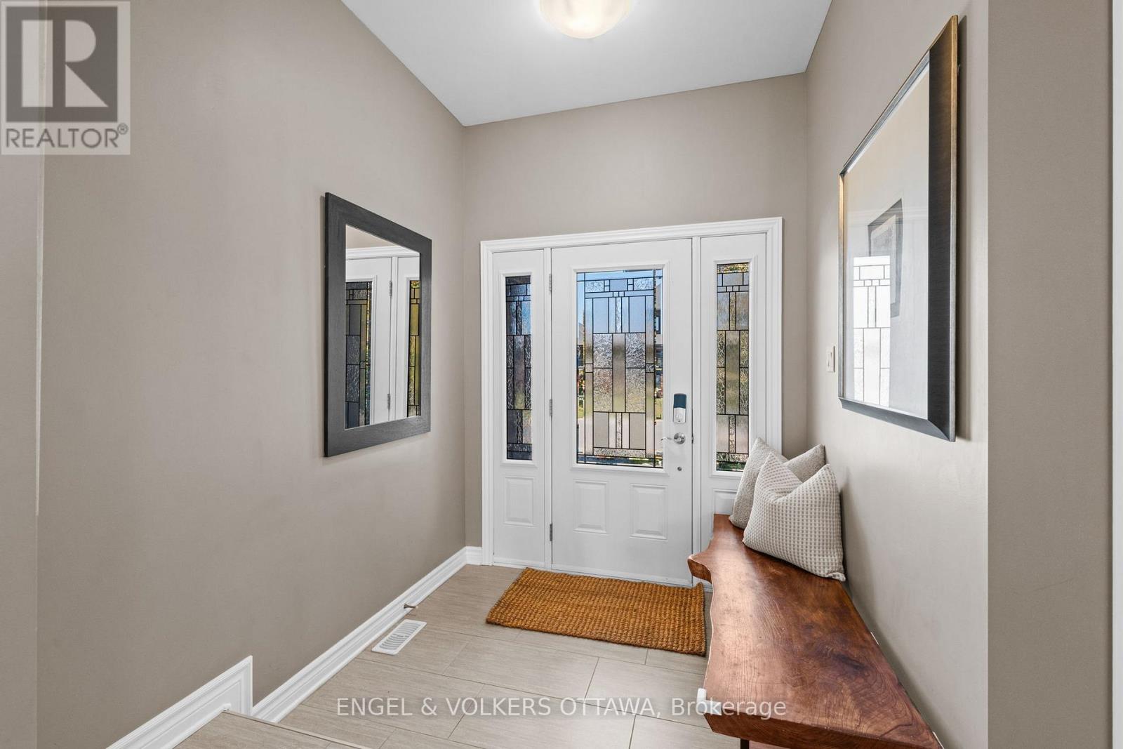 313 Colmar Street, Russell, Ontario  K0A 1W0 - Photo 2 - X12408874
