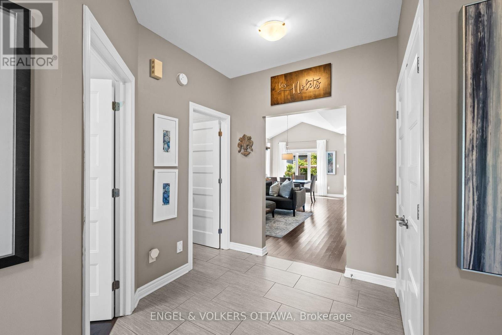 313 Colmar Street, Russell, Ontario  K0A 1W0 - Photo 3 - X12408874