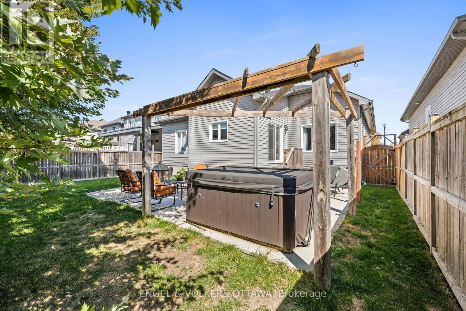 313 Colmar Street, Russell, Ontario  K0A 1W0 - Photo 32 - X12408874