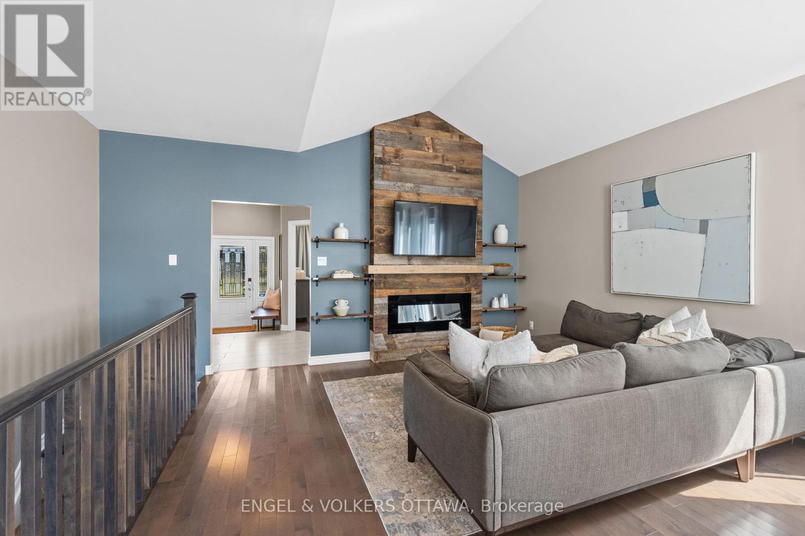 313 Colmar Street, Russell, Ontario  K0A 1W0 - Photo 5 - X12408874