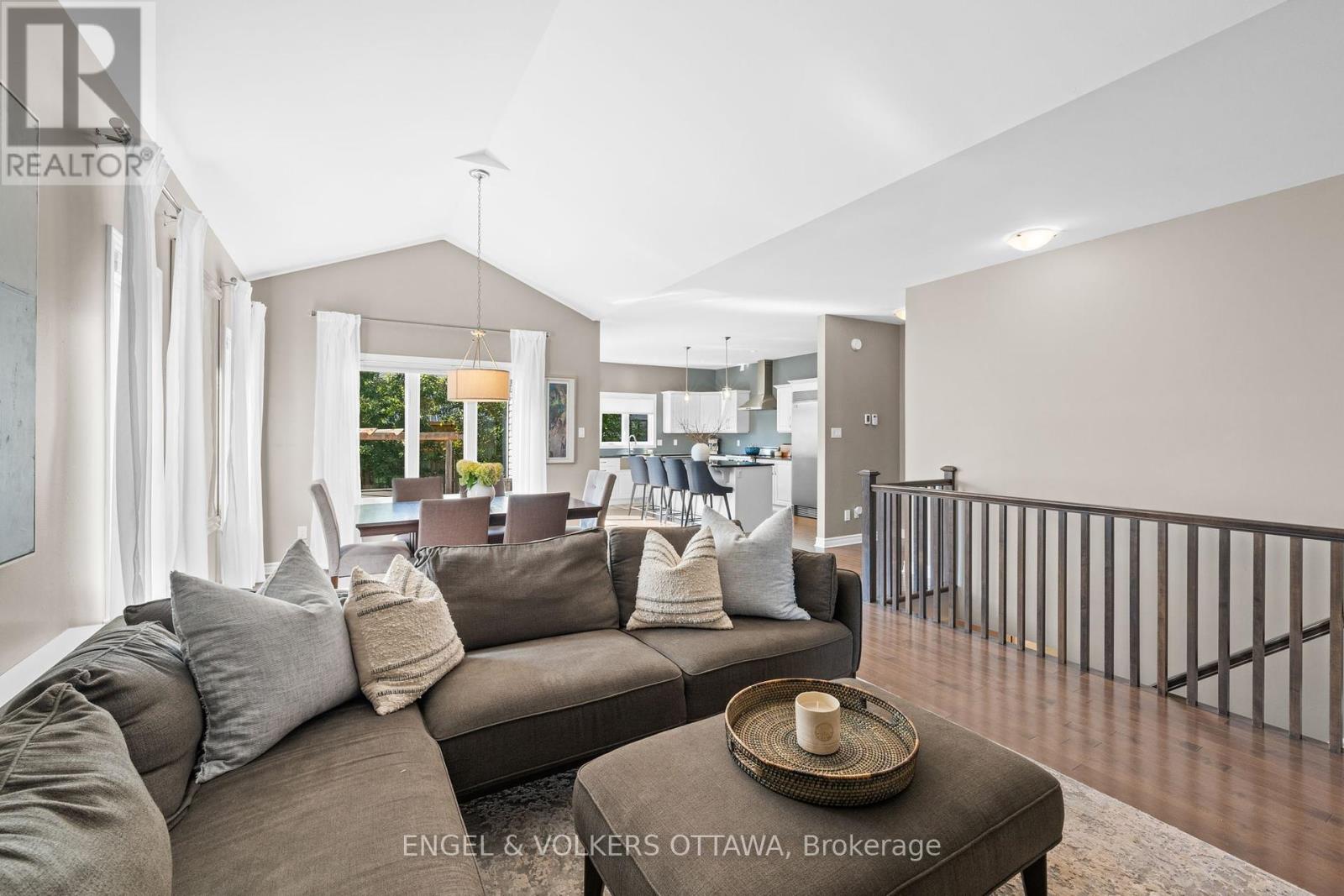 313 Colmar Street, Russell, Ontario  K0A 1W0 - Photo 6 - X12408874