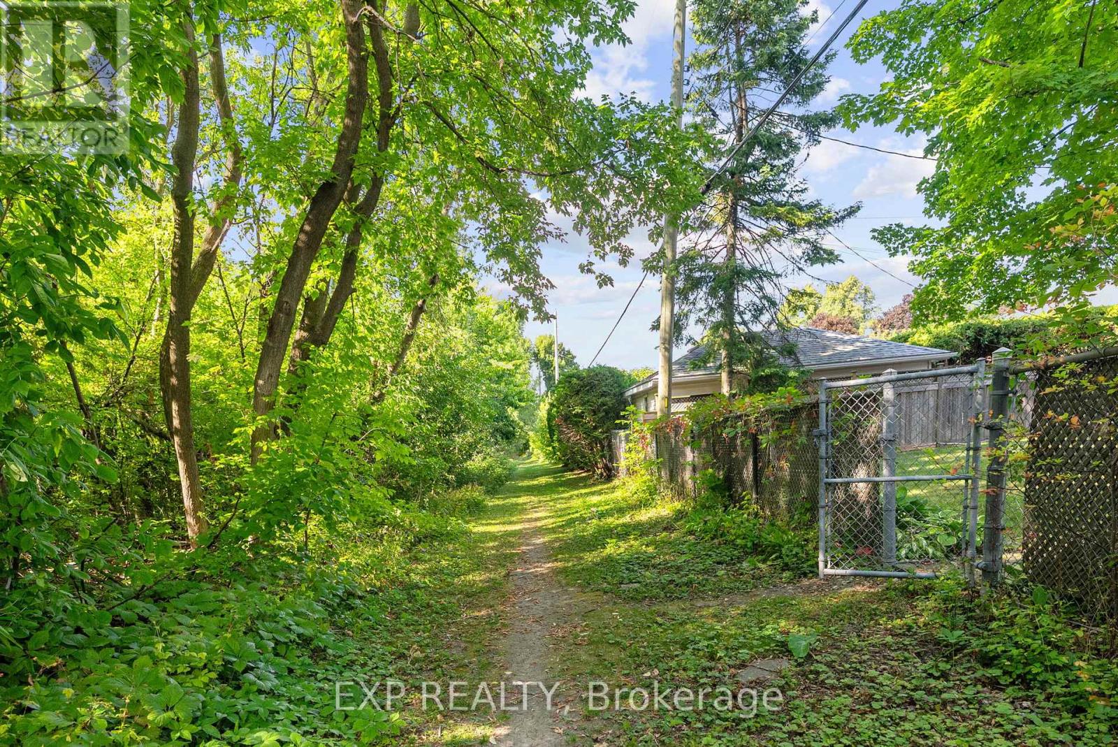 B - 1240 Adirondack Drive, Ottawa, Ontario  K2C 2V3 - Photo 15 - X12408898