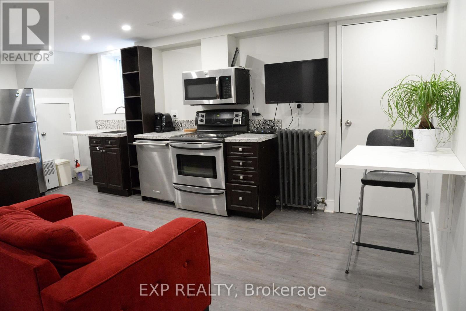 B - 1240 Adirondack Drive, Ottawa, Ontario  K2C 2V3 - Photo 5 - X12408898