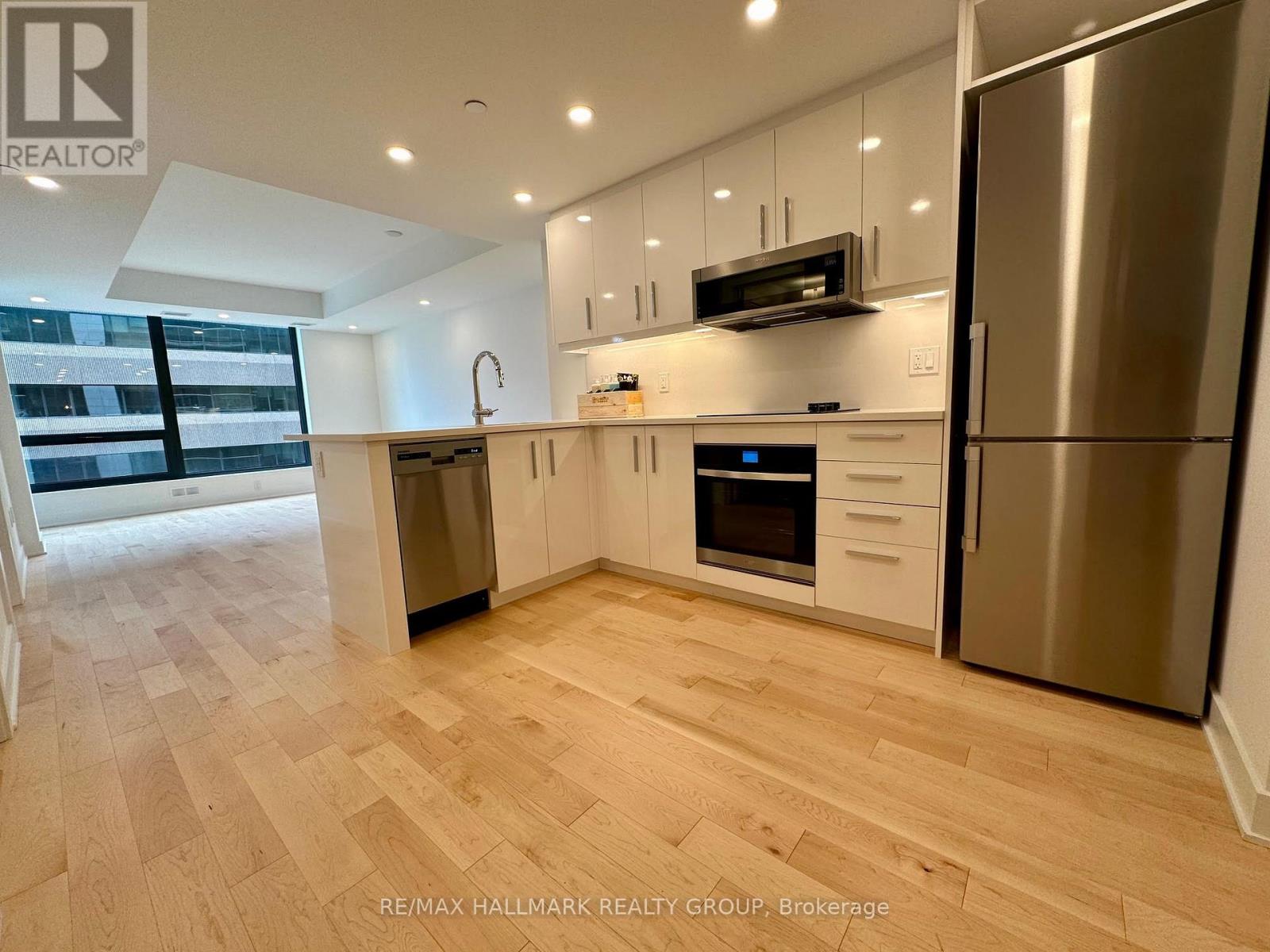 701 - 340 Queen Street, Ottawa, Ontario  K1R 0G1 - Photo 2 - X12408899