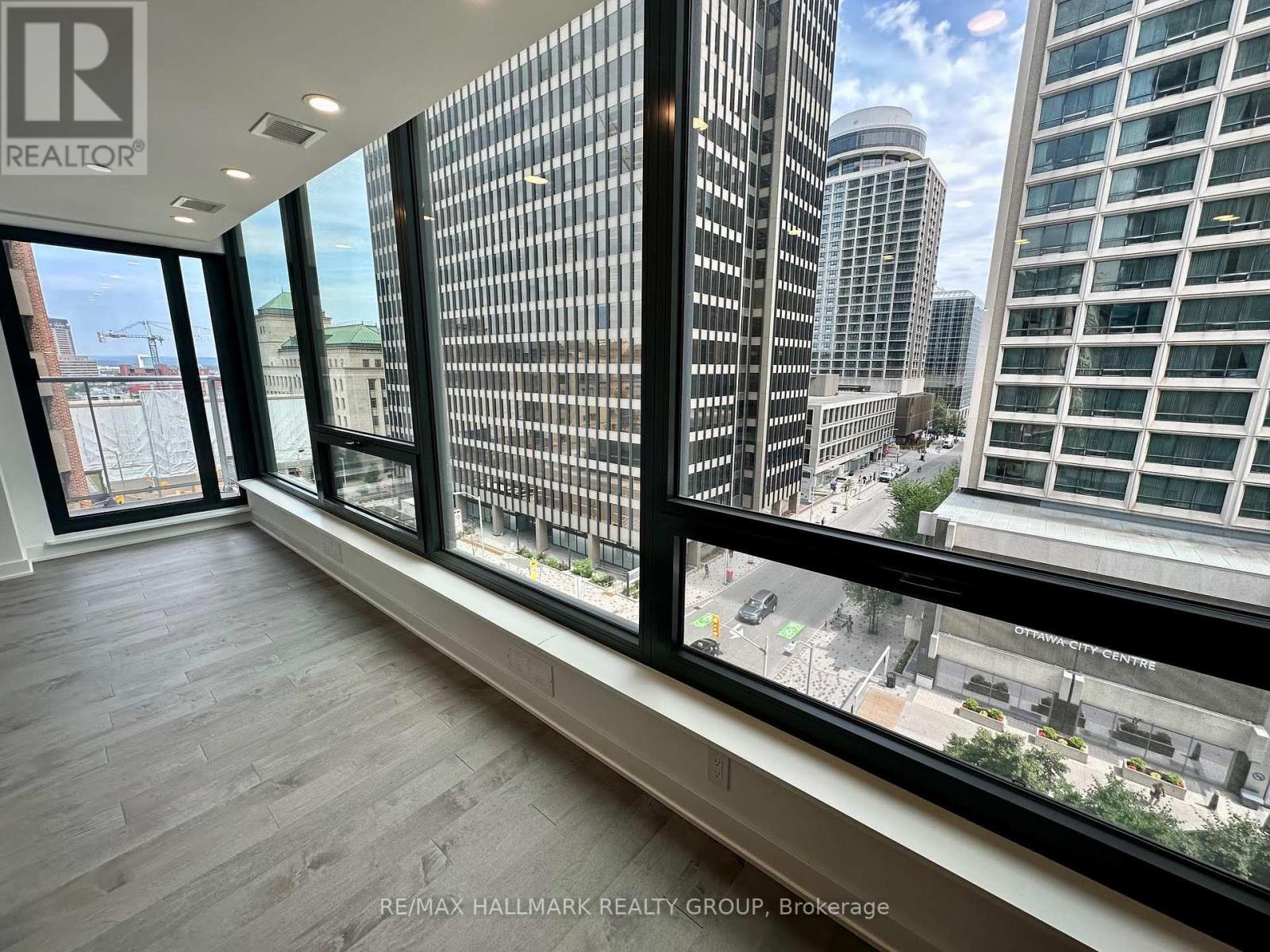 706 - 340 Queen Street, Ottawa, Ontario  K1R 0G1 - Photo 2 - X12408902