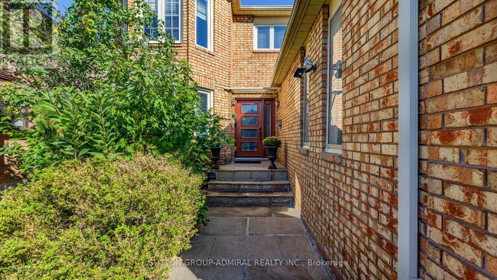 25 Flamingo Road, Vaughan (Uplands), Ontario  L4J 6Z5 - Photo 2 - N12407872