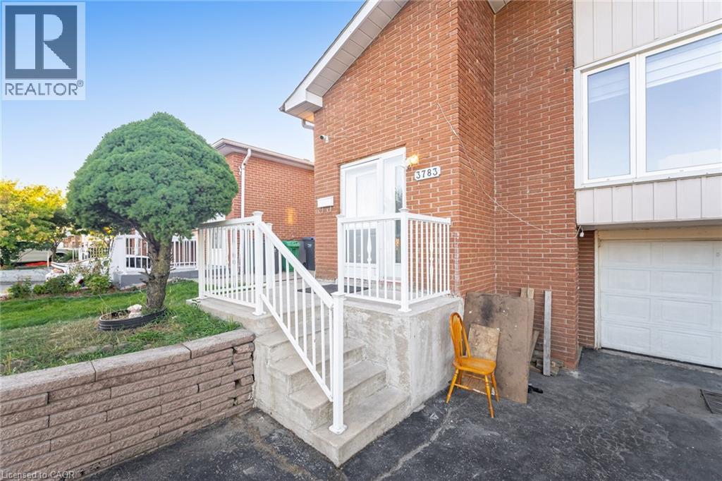 3783 Keenan Crescent, Mississauga, Ontario  L4T 3M1 - Photo 5 - 40769606