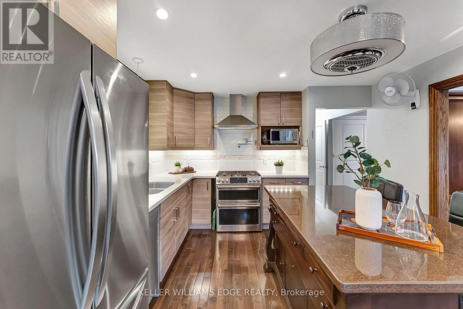 2024 Markle Drive, Oakville, Ontario  L6H 3T3 - Photo 9 - W12408584