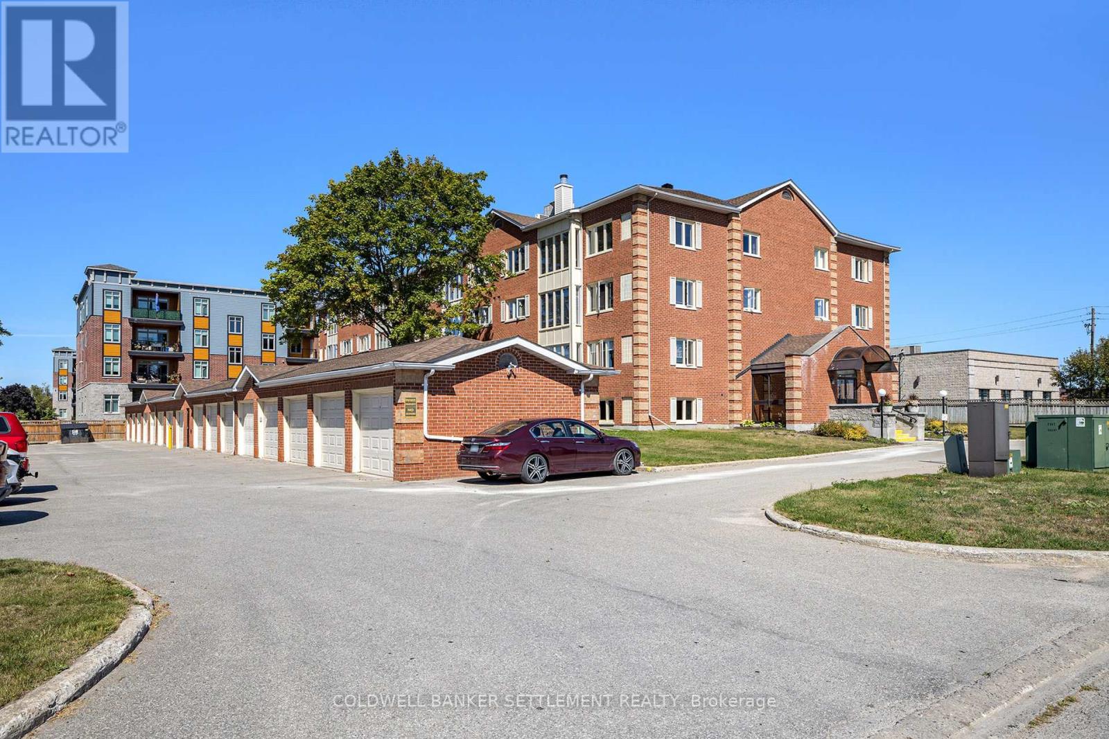 301 - 10 Armstrong Drive, Smiths Falls, Ontario  K7A 5H8 - Photo 2 - X12408861