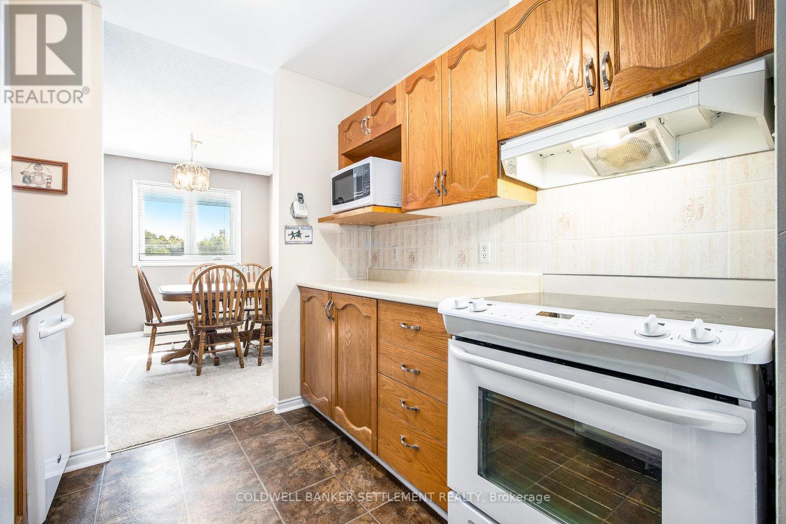301 - 10 Armstrong Drive, Smiths Falls, Ontario  K7A 5H8 - Photo 4 - X12408861
