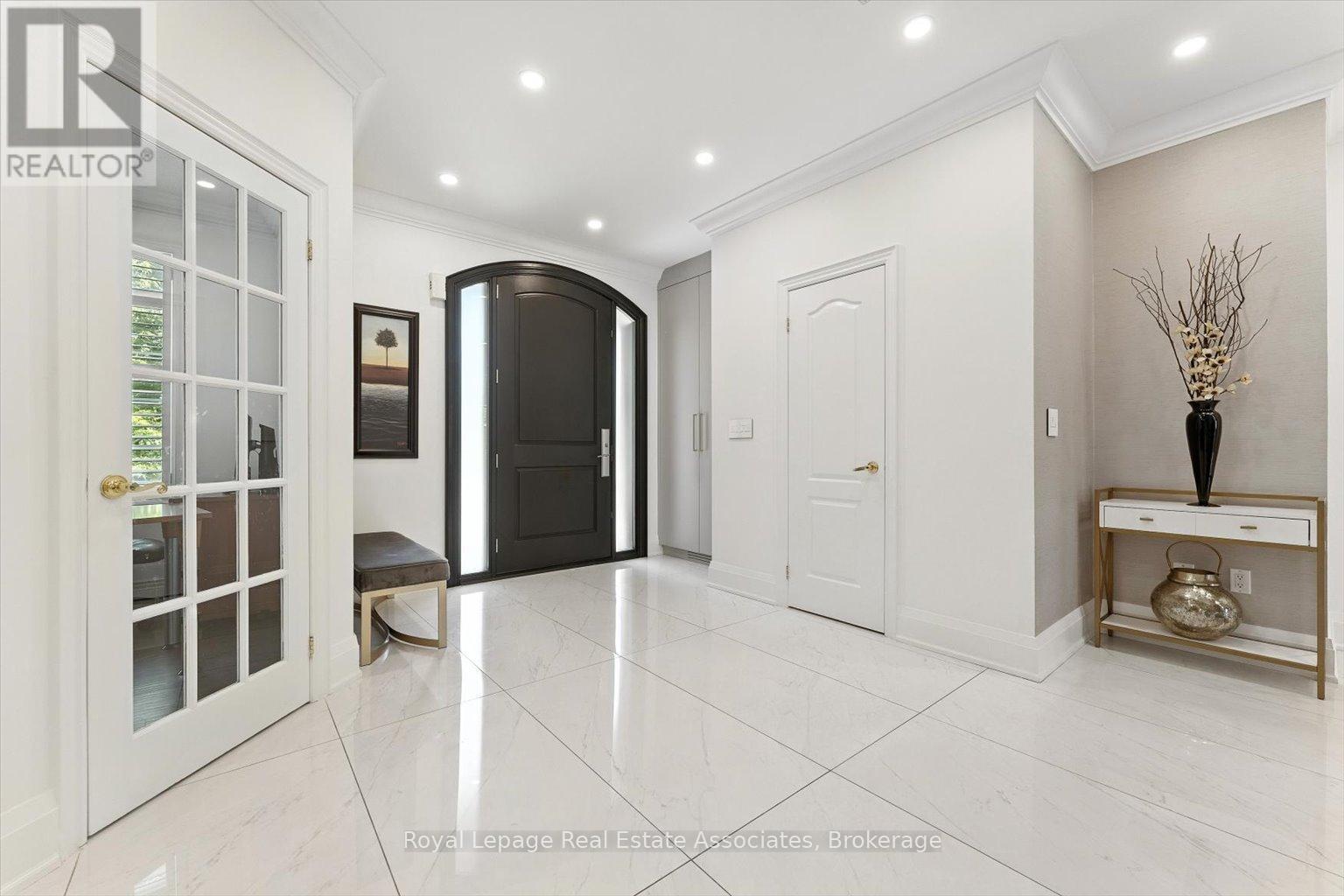 27 Grouse Lane, Brampton, Ontario  L6Y 5K9 - Photo 2 - W12408704