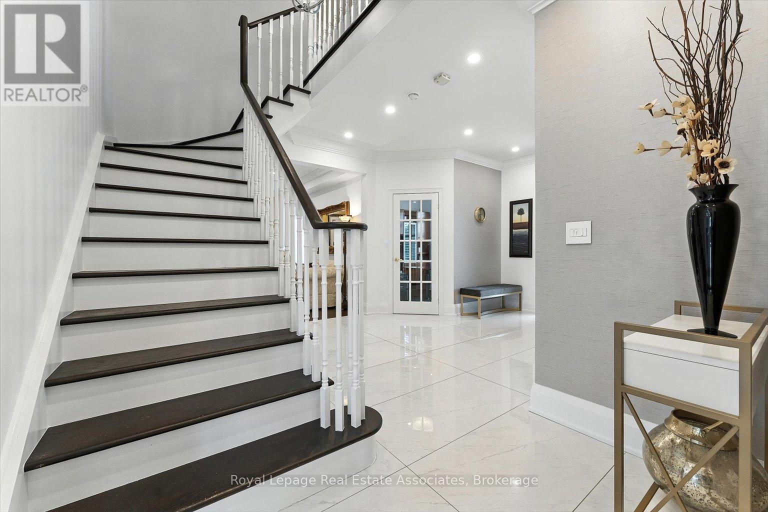 27 Grouse Lane, Brampton, Ontario  L6Y 5K9 - Photo 3 - W12408704
