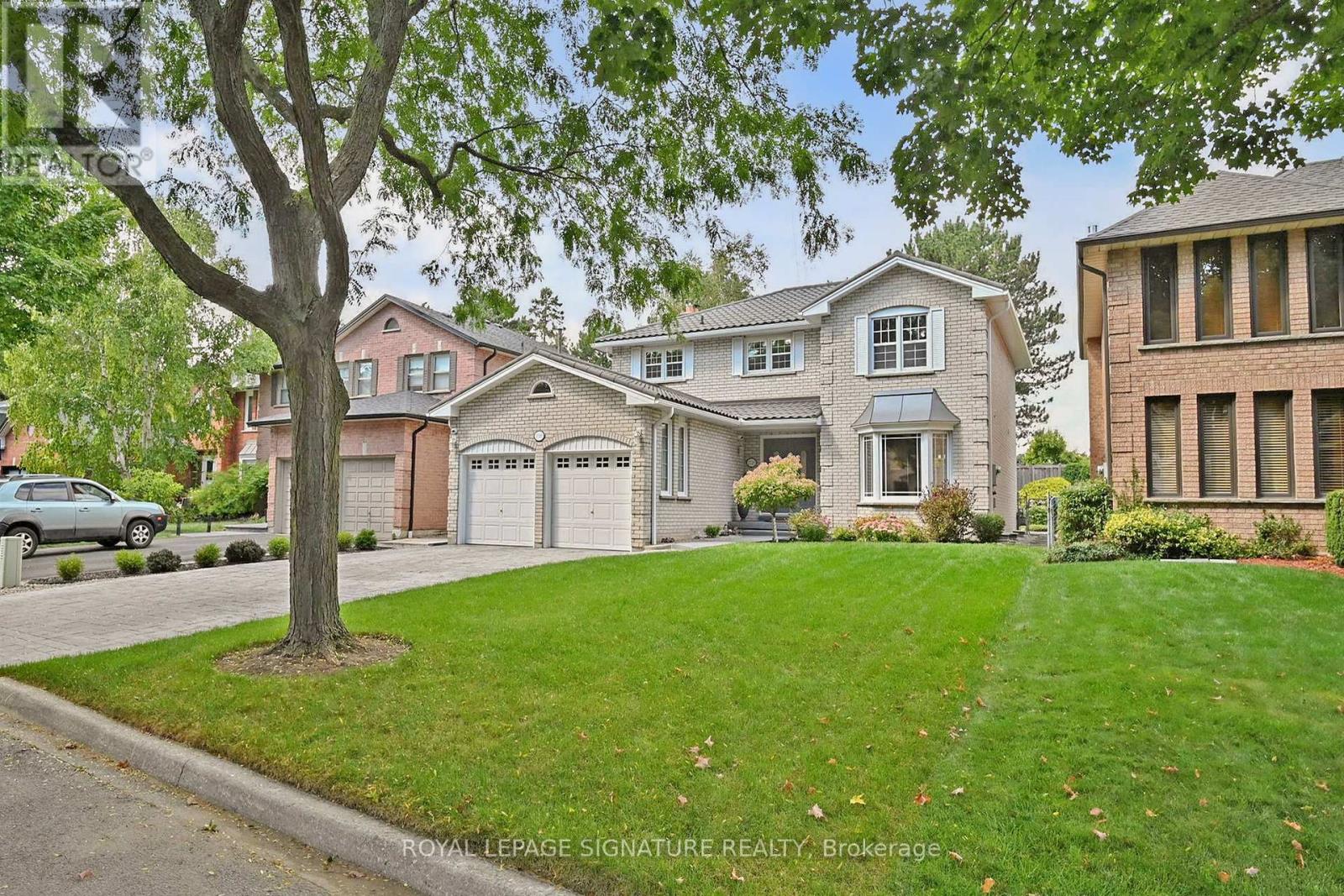 1729 Pengilley Place, Mississauga, Ontario  L5J 4R8 - Photo 2 - W12408728