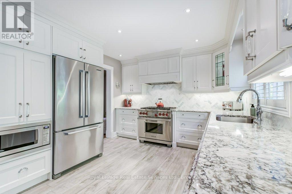 2139 Brays Lane, Oakville, Ontario  L6M 2T2 - Photo 10 - W12405398