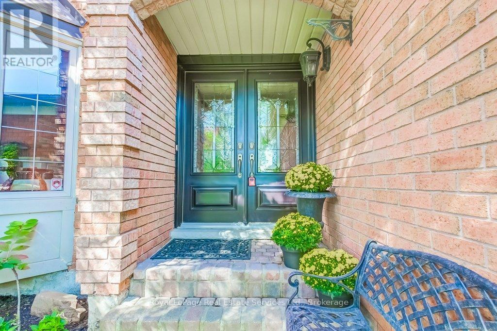 2139 Brays Lane, Oakville, Ontario  L6M 2T2 - Photo 4 - W12405398
