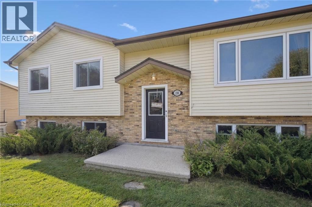 230 Arris Crescent, Mitchell, Ontario  N0K 1N0 - Photo 2 - 40770343