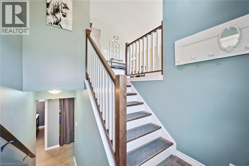 230 Arris Crescent, Mitchell, Ontario  N0K 1N0 - Photo 4 - 40770343