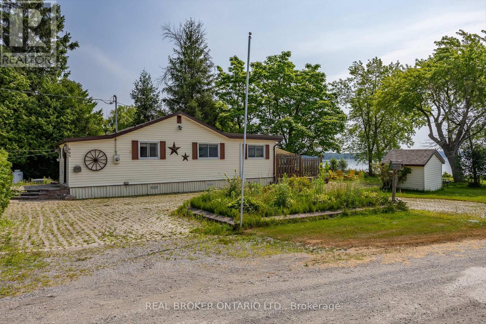 665 North Shore Drive E, Otonabee-South Monaghan, Ontario  P7B 6B3 - Photo 27 - X12408616