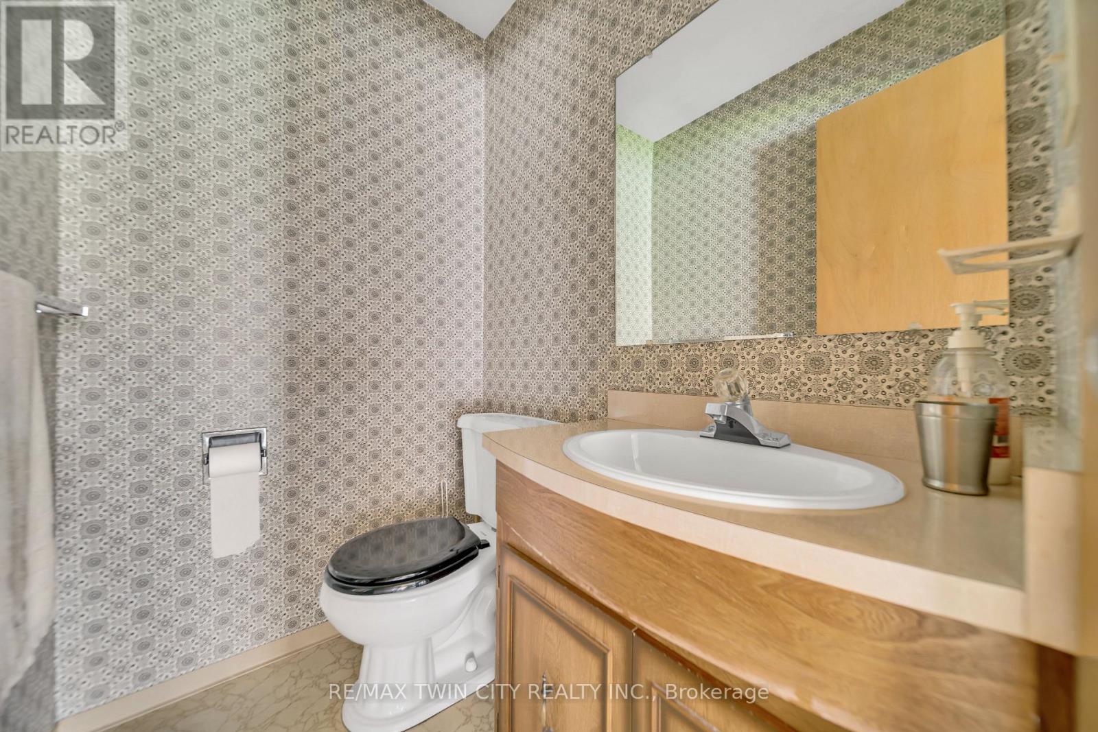395 Mossom Place, Waterloo, Ontario  N2K 2G7 - Photo 13 - X12408626