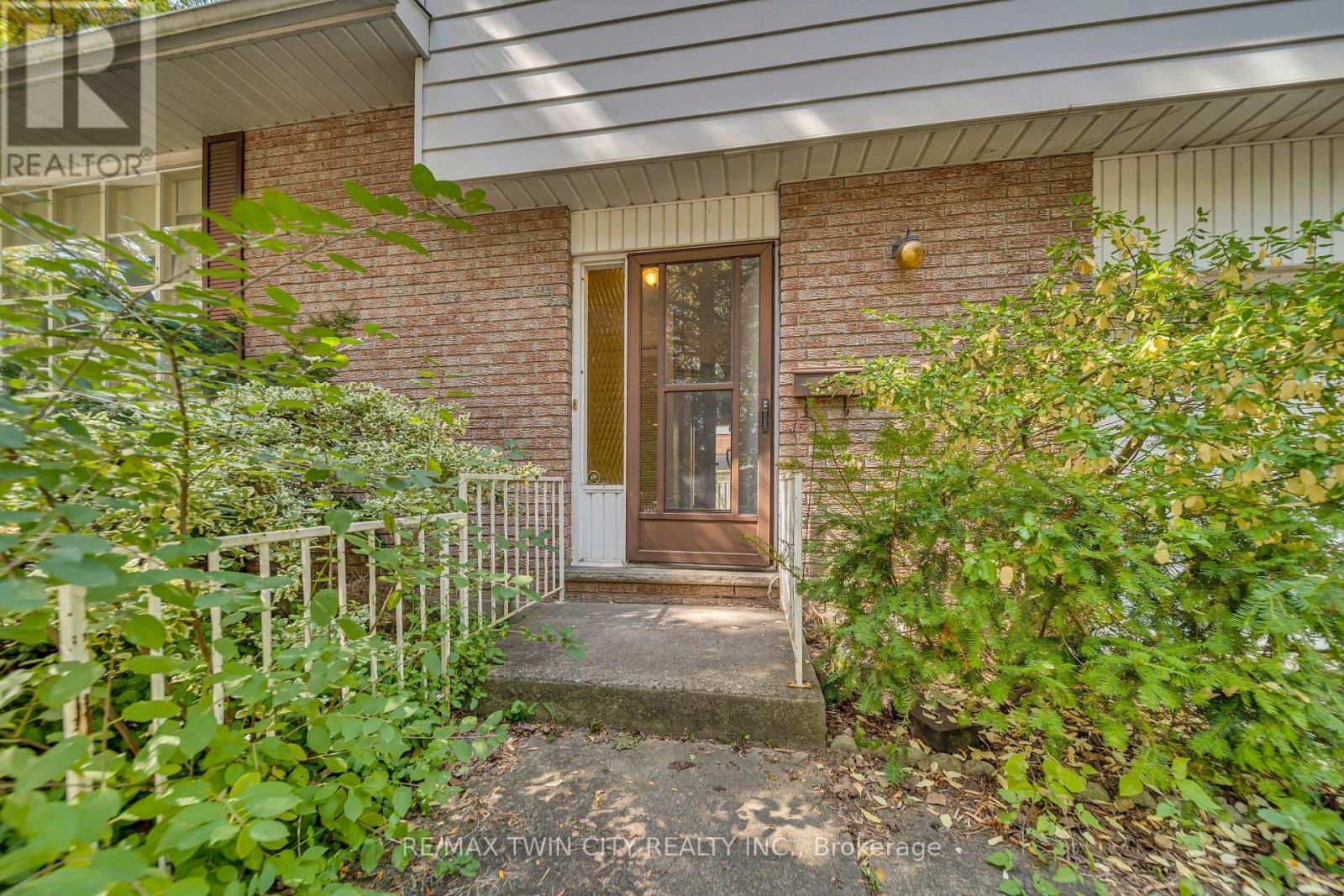 395 Mossom Place, Waterloo, Ontario  N2K 2G7 - Photo 2 - X12408626