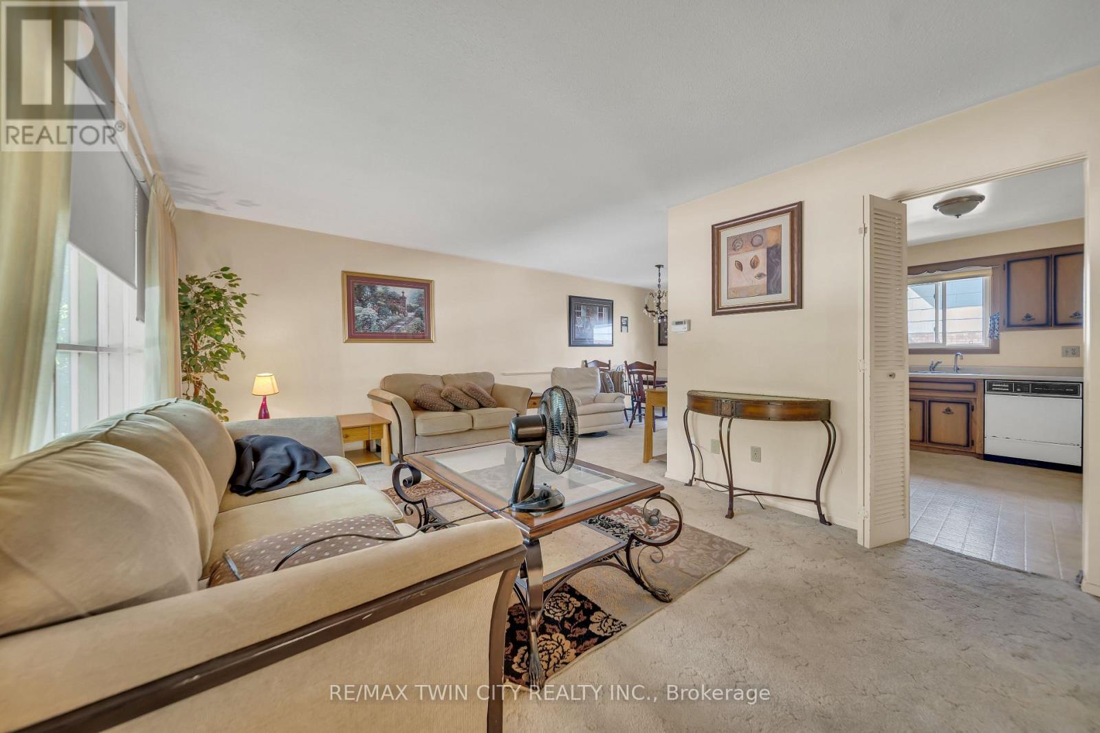 395 Mossom Place, Waterloo, Ontario  N2K 2G7 - Photo 5 - X12408626