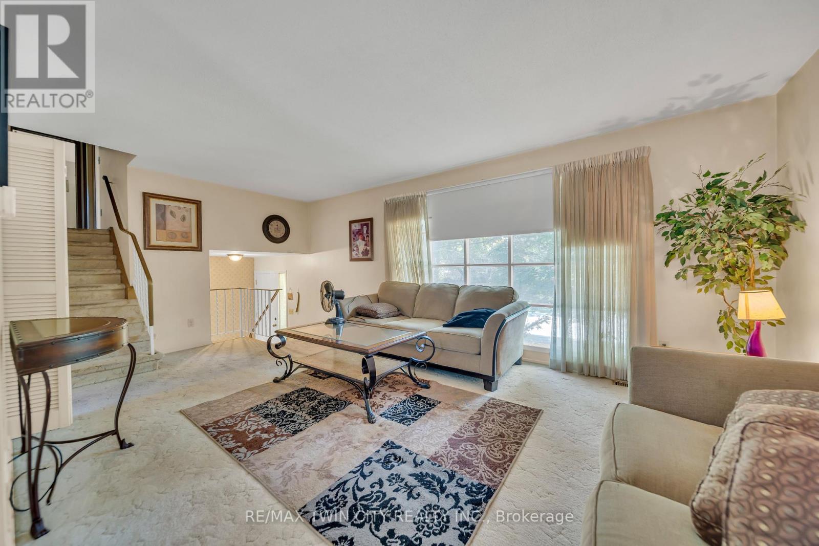 395 Mossom Place, Waterloo, Ontario  N2K 2G7 - Photo 6 - X12408626