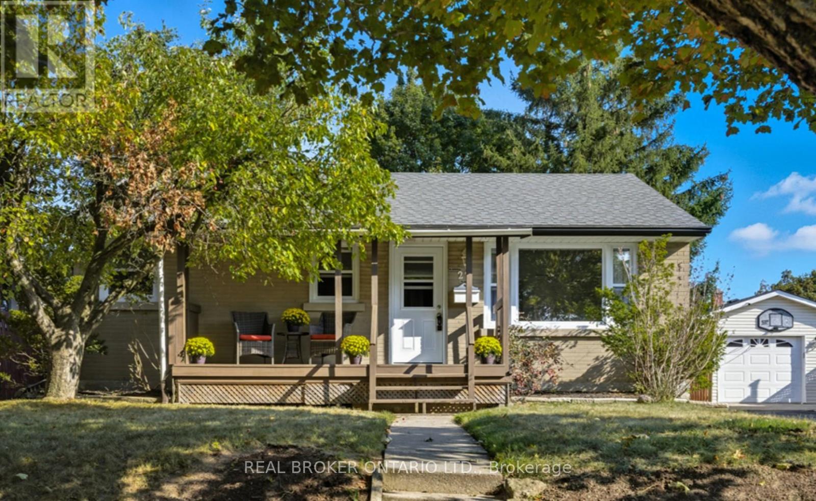 27 BROADMOOR AVENUE, Kitchener, Ontario