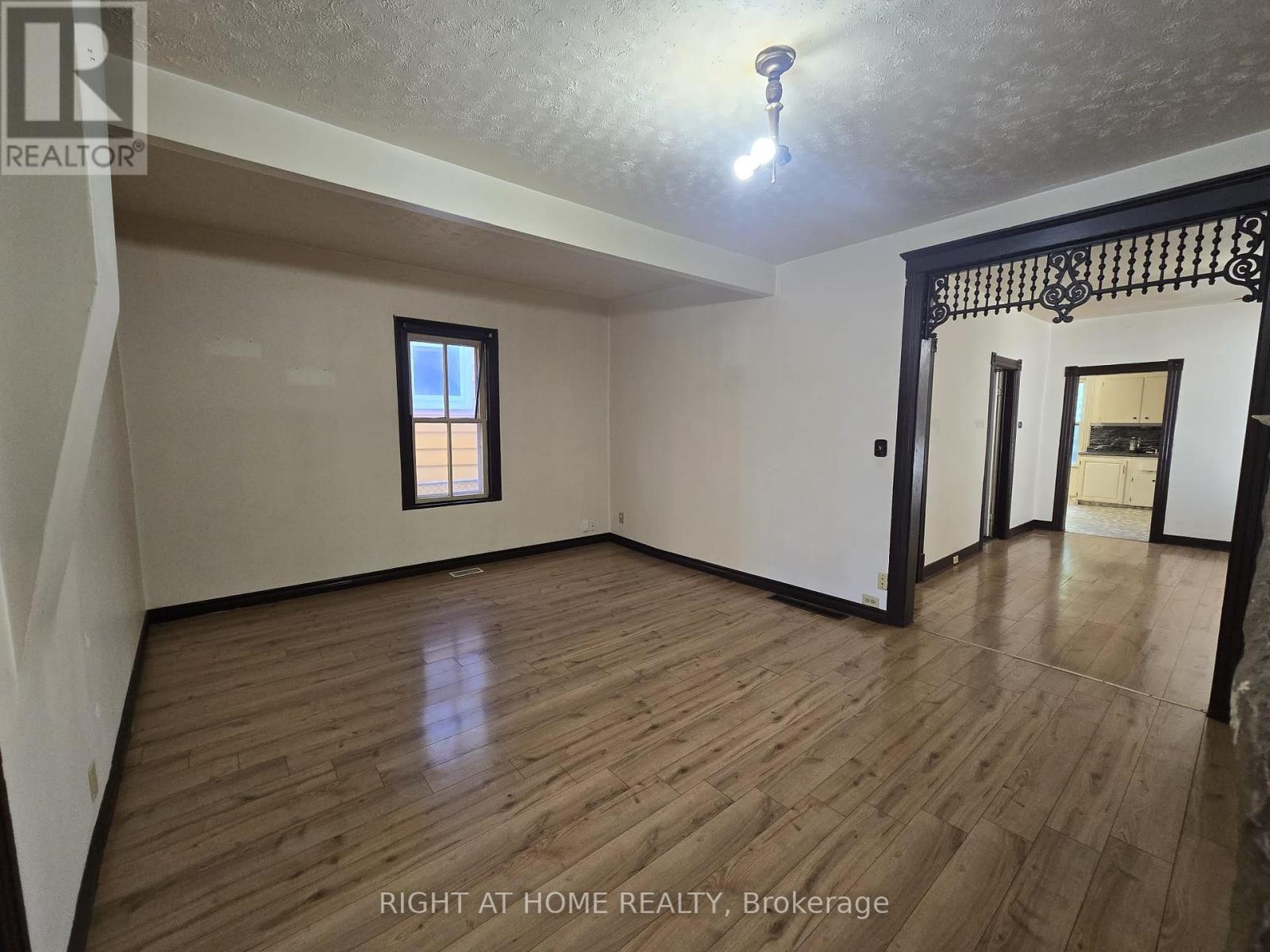 939 Wellington Street, Windsor, Ontario  N9A 5K2 - Photo 13 - X12408727