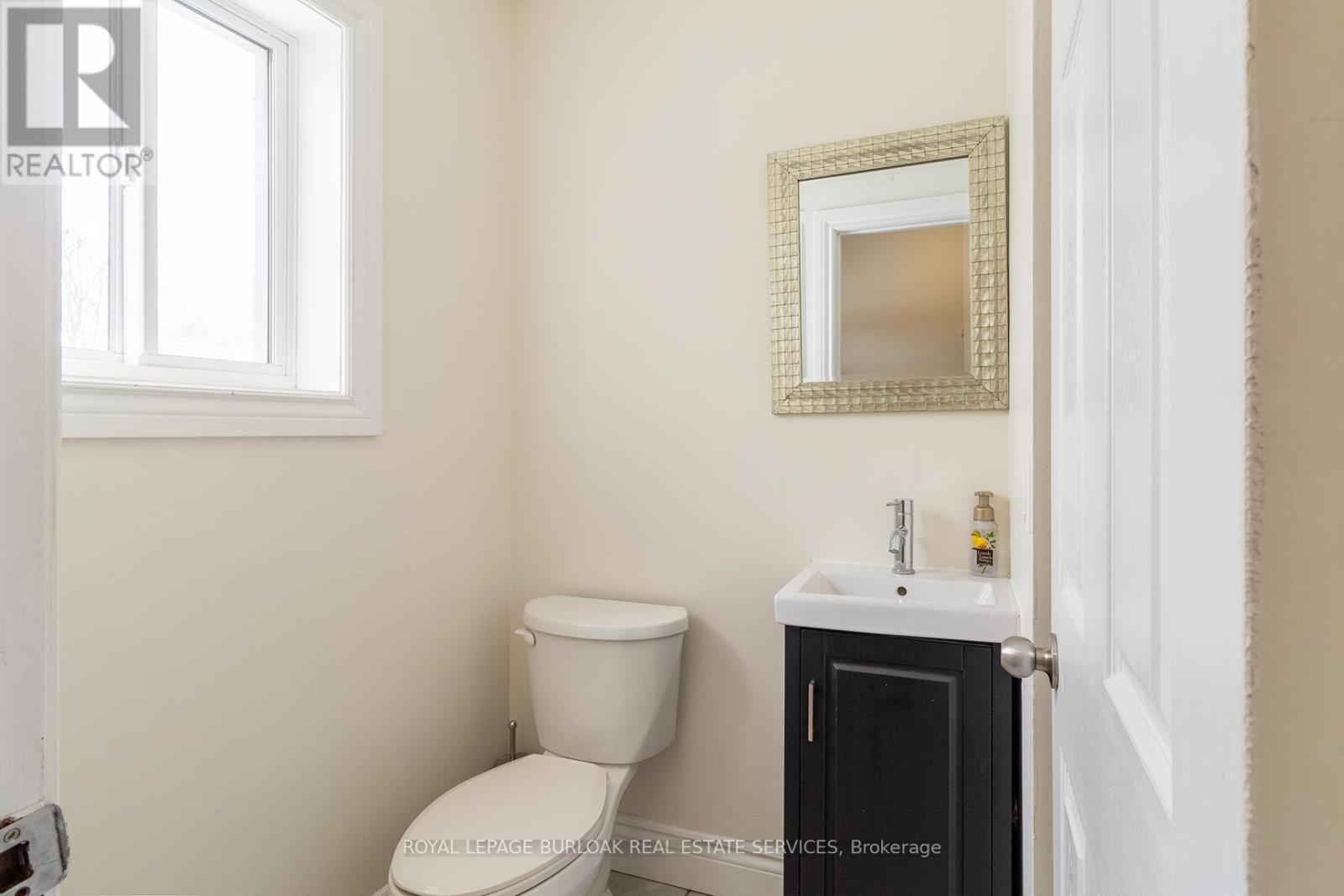 58 Romy Crescent, Thorold, Ontario  L2V 4T6 - Photo 11 - X12408762
