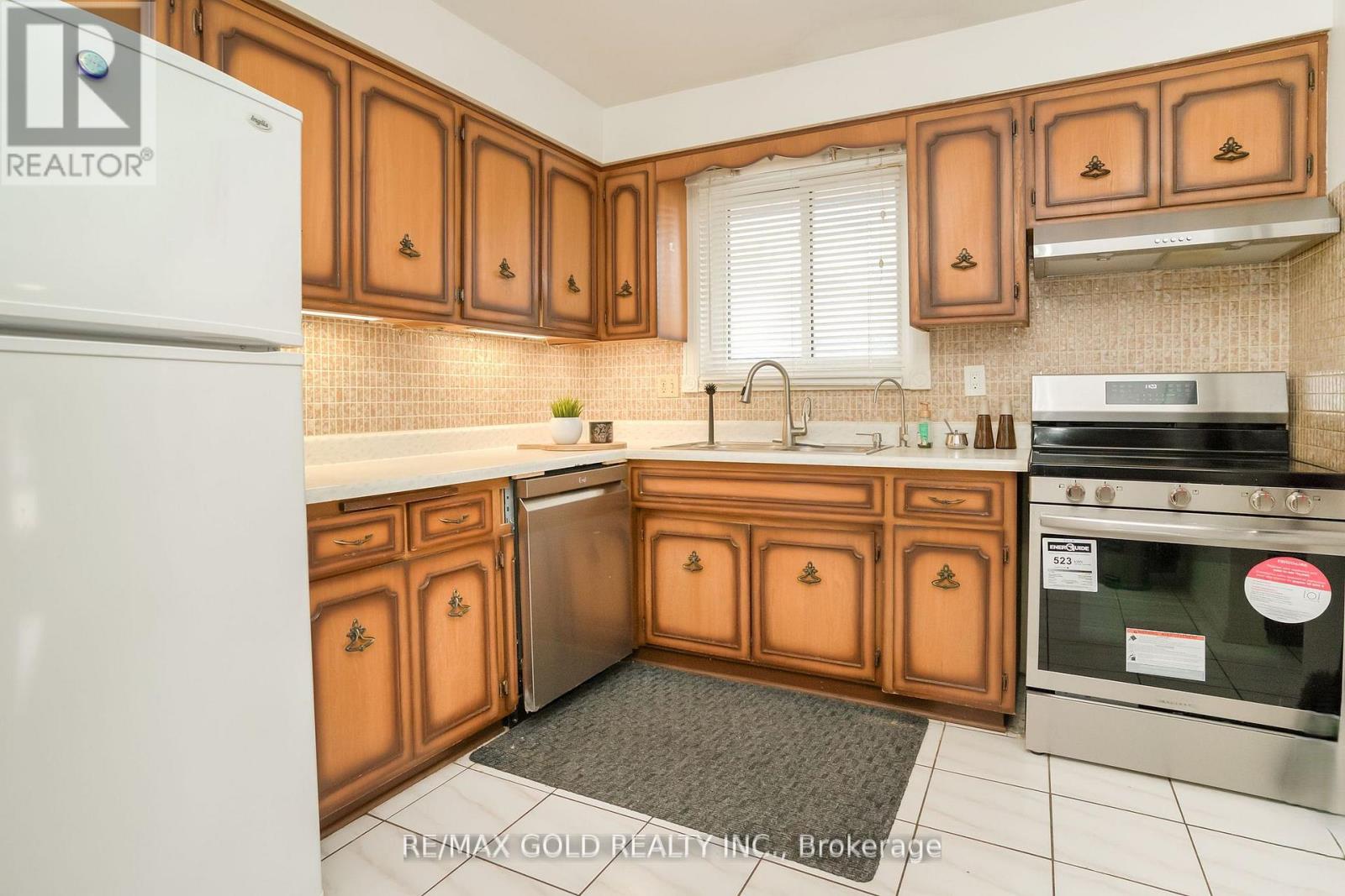 55 Ramblewood Way, Kitchener, Ontario  N2N 1G8 - Photo 10 - X12408764