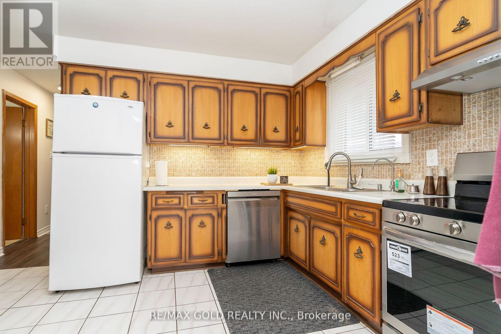 55 Ramblewood Way, Kitchener, Ontario  N2N 1G8 - Photo 9 - X12408764