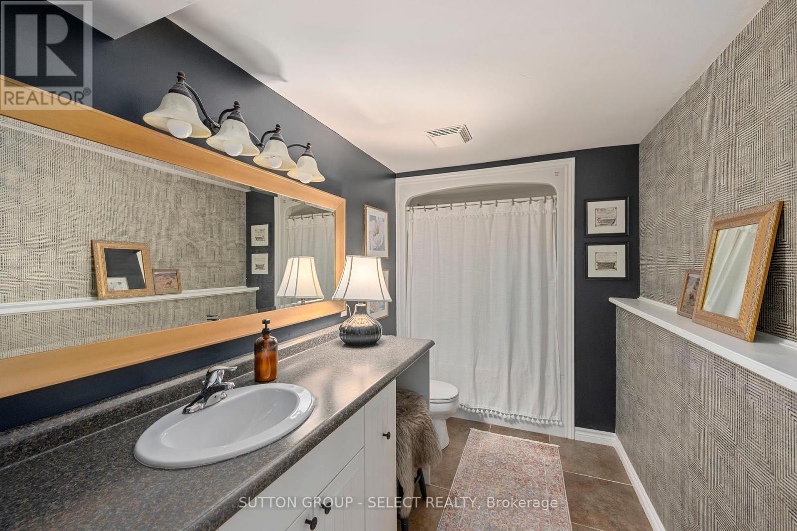 15 Hamilton Street, North Middlesex, Ontario  N0M 1A0 - Photo 25 - X12316368