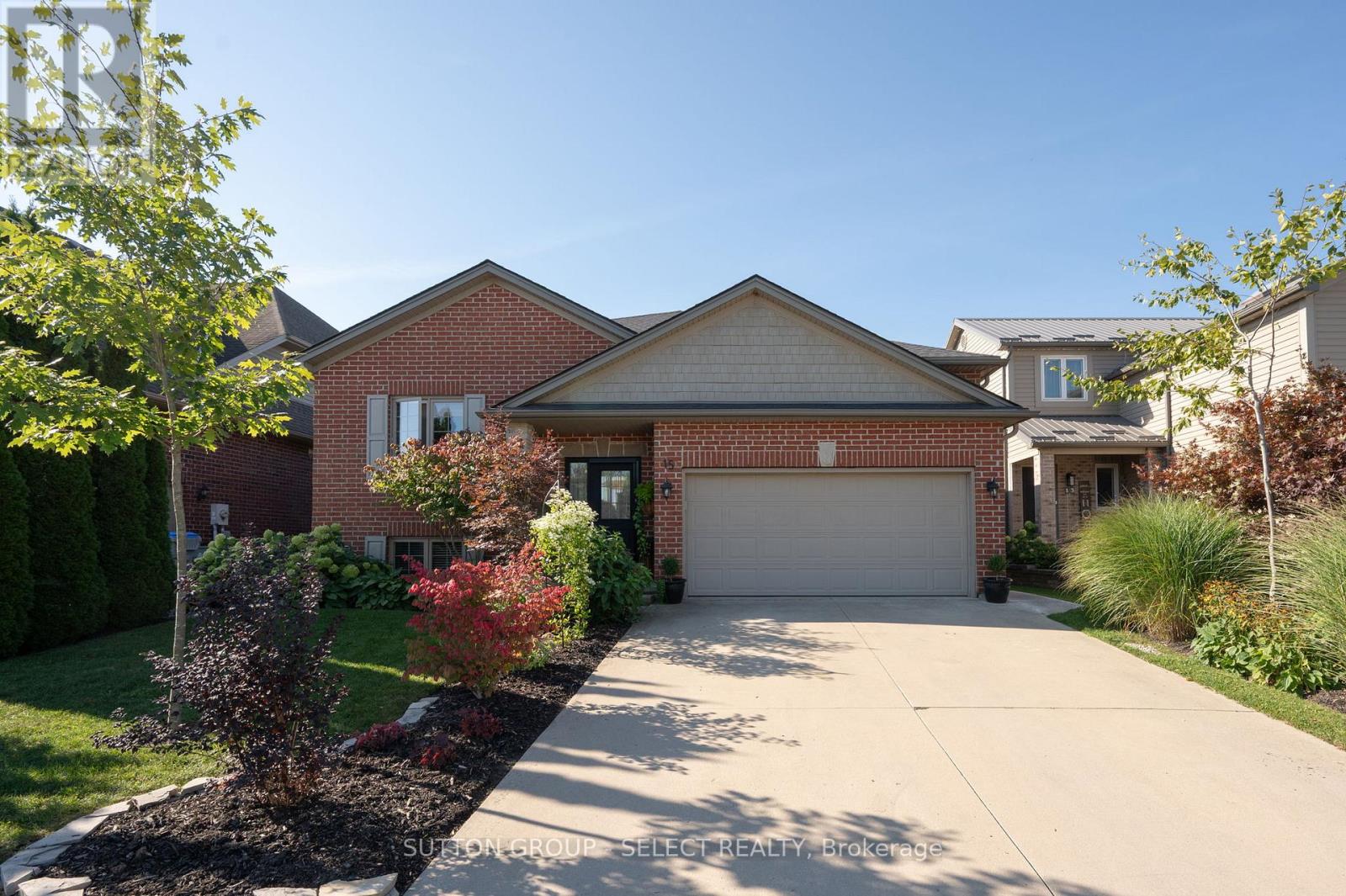 15 Hamilton Street, North Middlesex, Ontario  N0M 1A0 - Photo 1 - X12316368