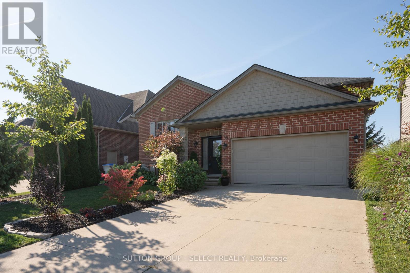 15 Hamilton Street, North Middlesex, Ontario  N0M 1A0 - Photo 2 - X12316368