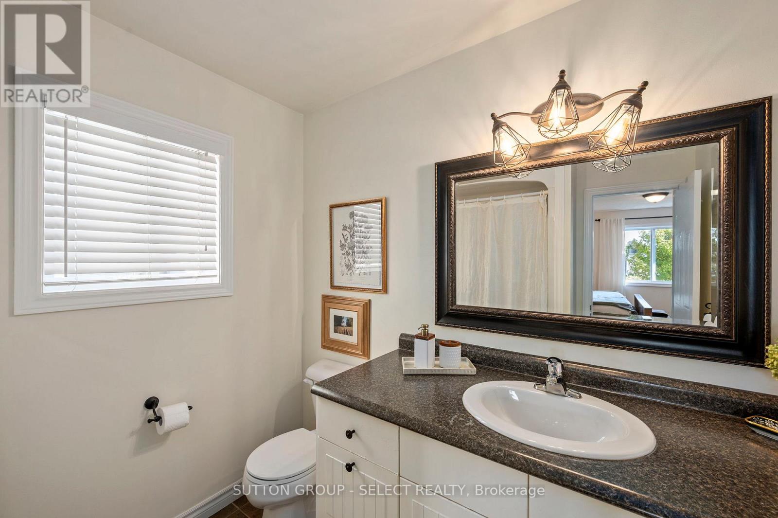 15 Hamilton Street, North Middlesex, Ontario  N0M 1A0 - Photo 19 - X12316368