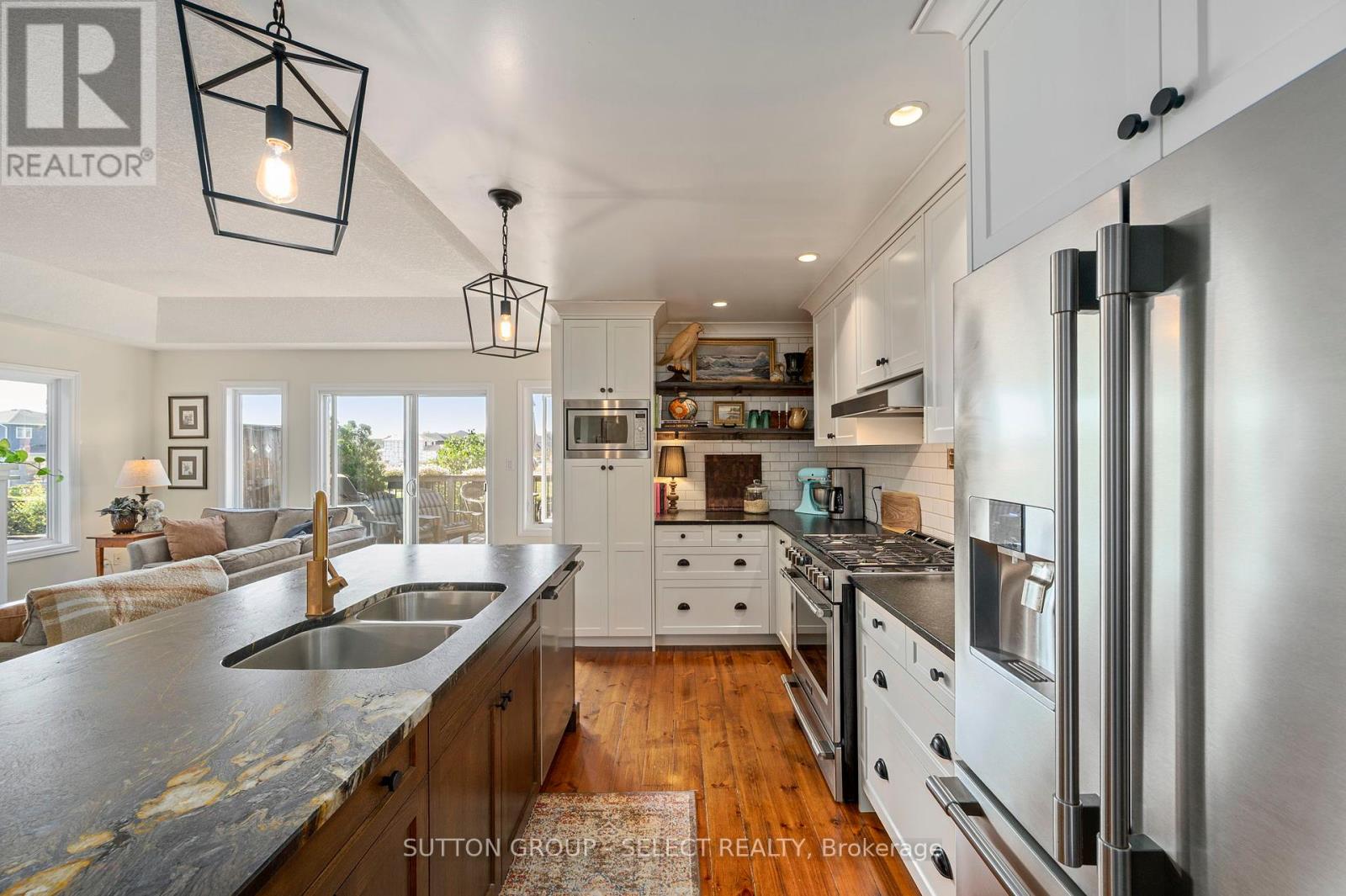 15 Hamilton Street, North Middlesex, Ontario  N0M 1A0 - Photo 8 - X12316368