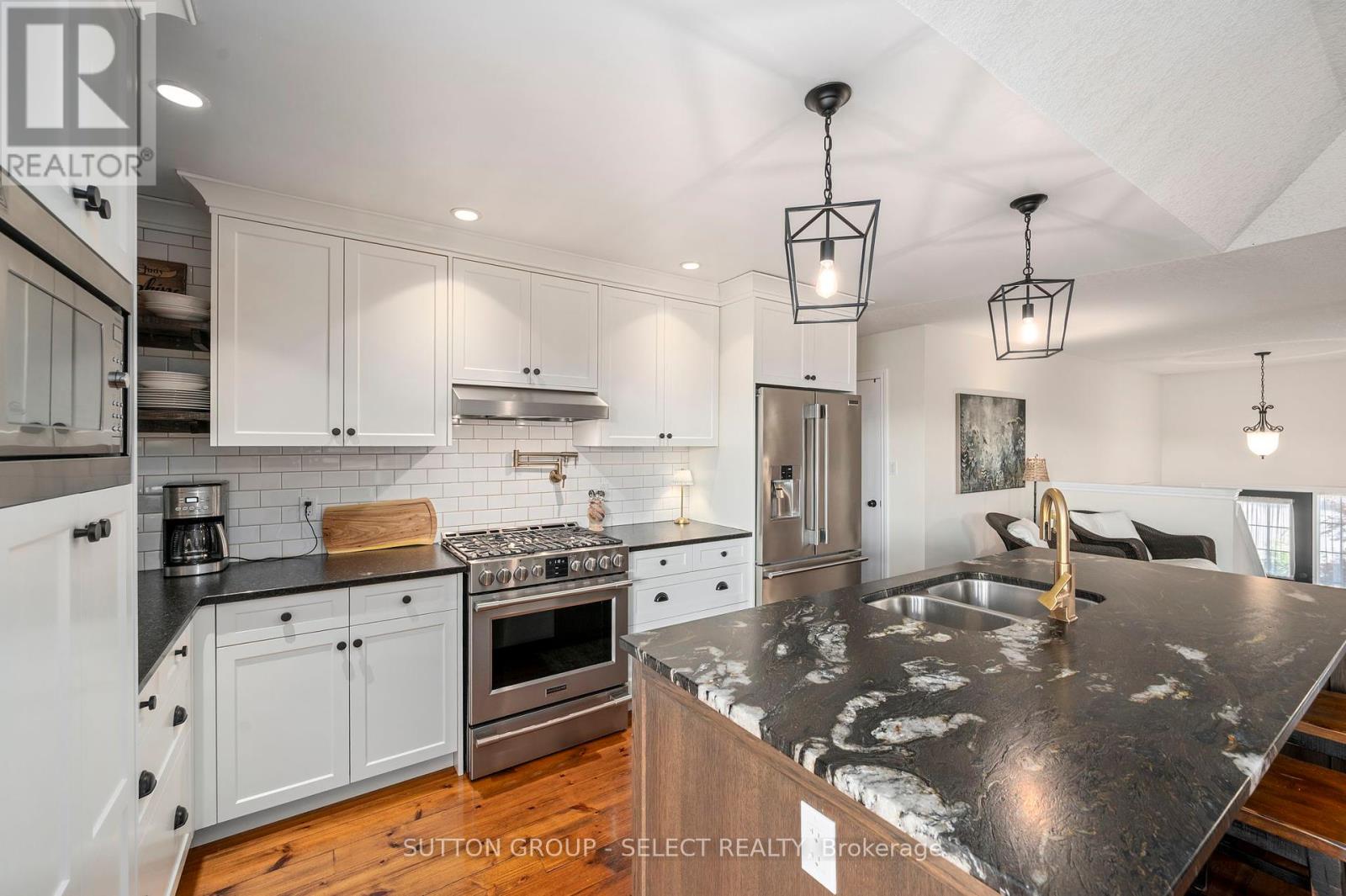 15 Hamilton Street, North Middlesex, Ontario  N0M 1A0 - Photo 9 - X12316368