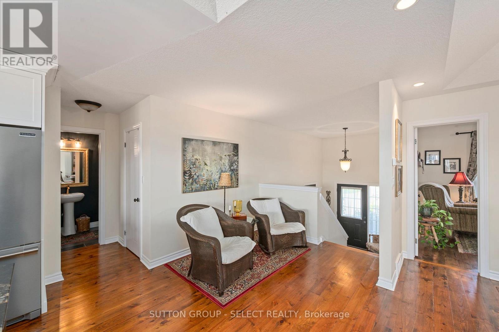 15 Hamilton Street, North Middlesex, Ontario  N0M 1A0 - Photo 14 - X12316368