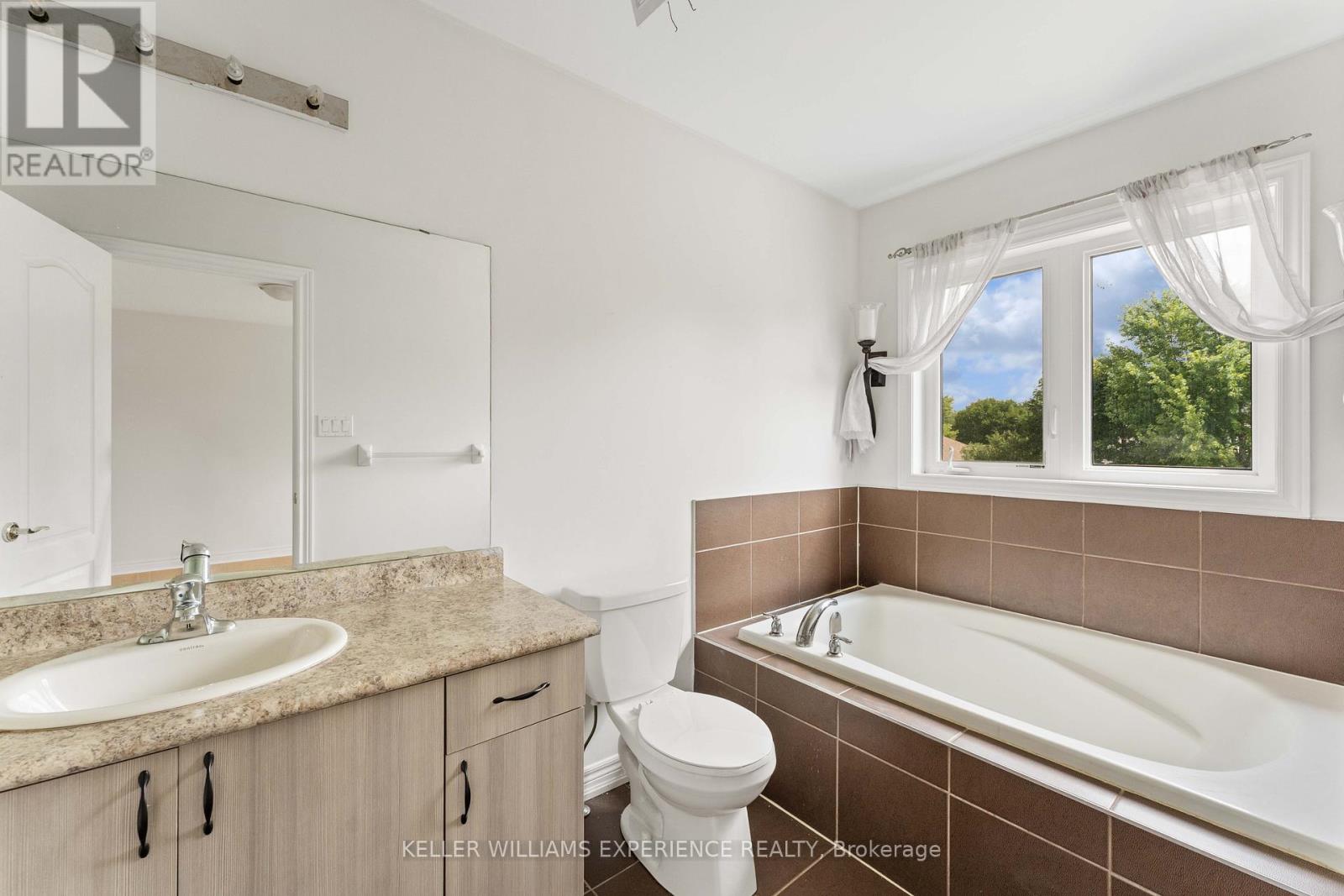 9 Greenwood Drive, Essa, Ontario  L3W 0N5 - Photo 22 - N12340161