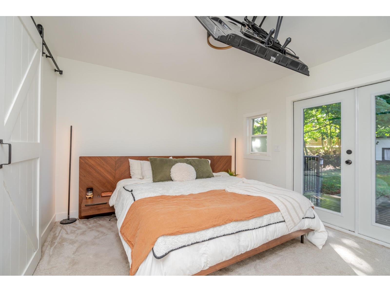 8528 Dunn Street, Mission, British Columbia  V2V 6V4 - Photo 9 - R3048445