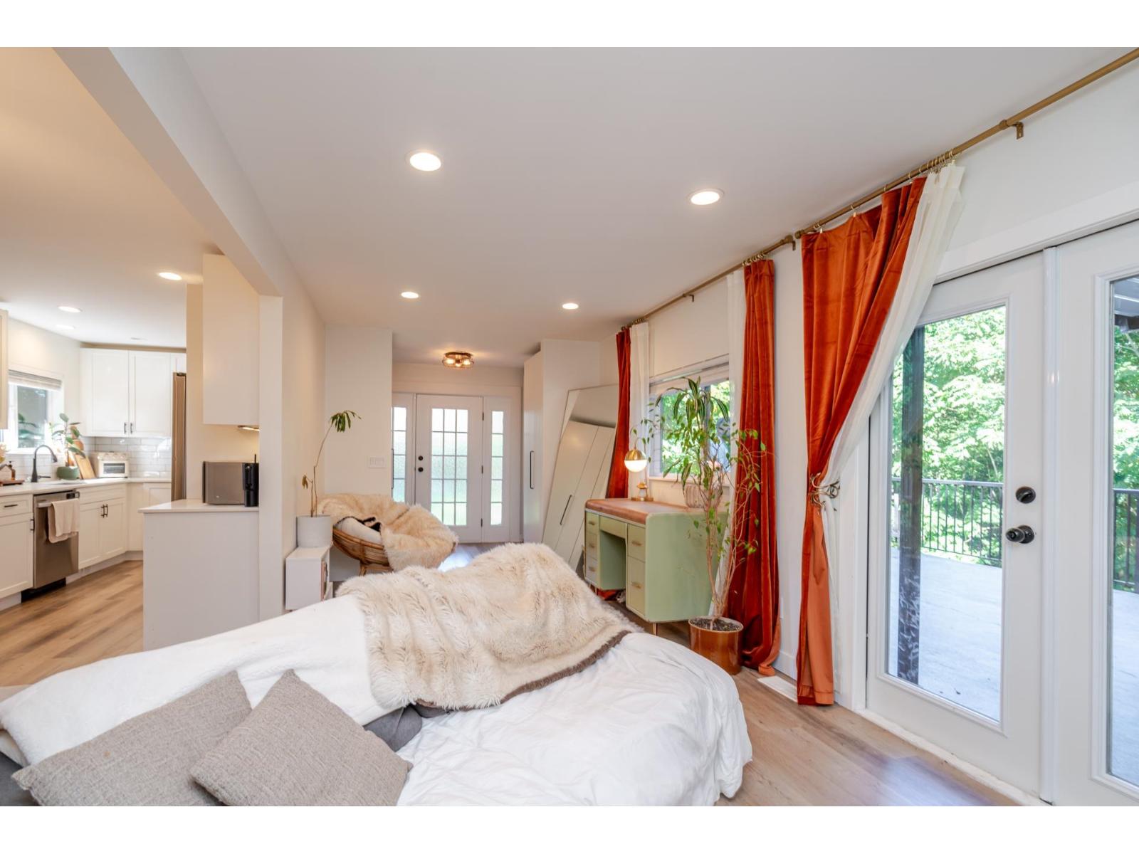 8528 Dunn Street, Mission, British Columbia  V2V 6V4 - Photo 5 - R3048445