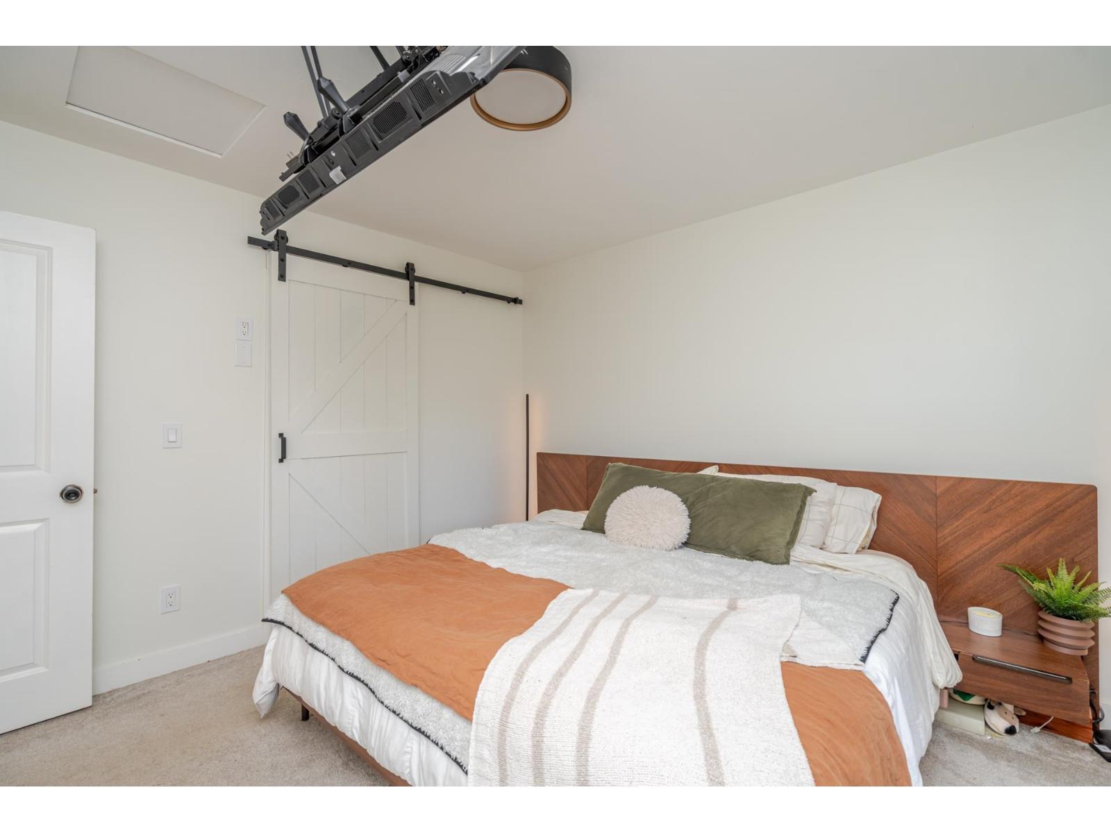 8528 Dunn Street, Mission, British Columbia  V2V 6V4 - Photo 10 - R3048445