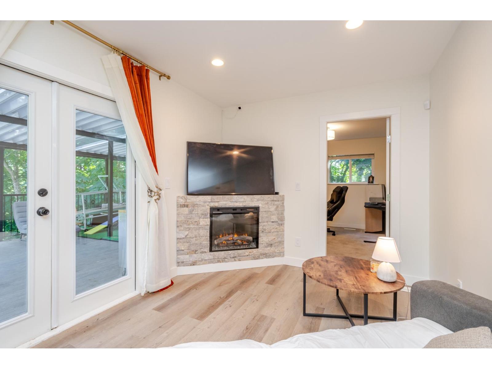 8528 Dunn Street, Mission, British Columbia  V2V 6V4 - Photo 4 - R3048445