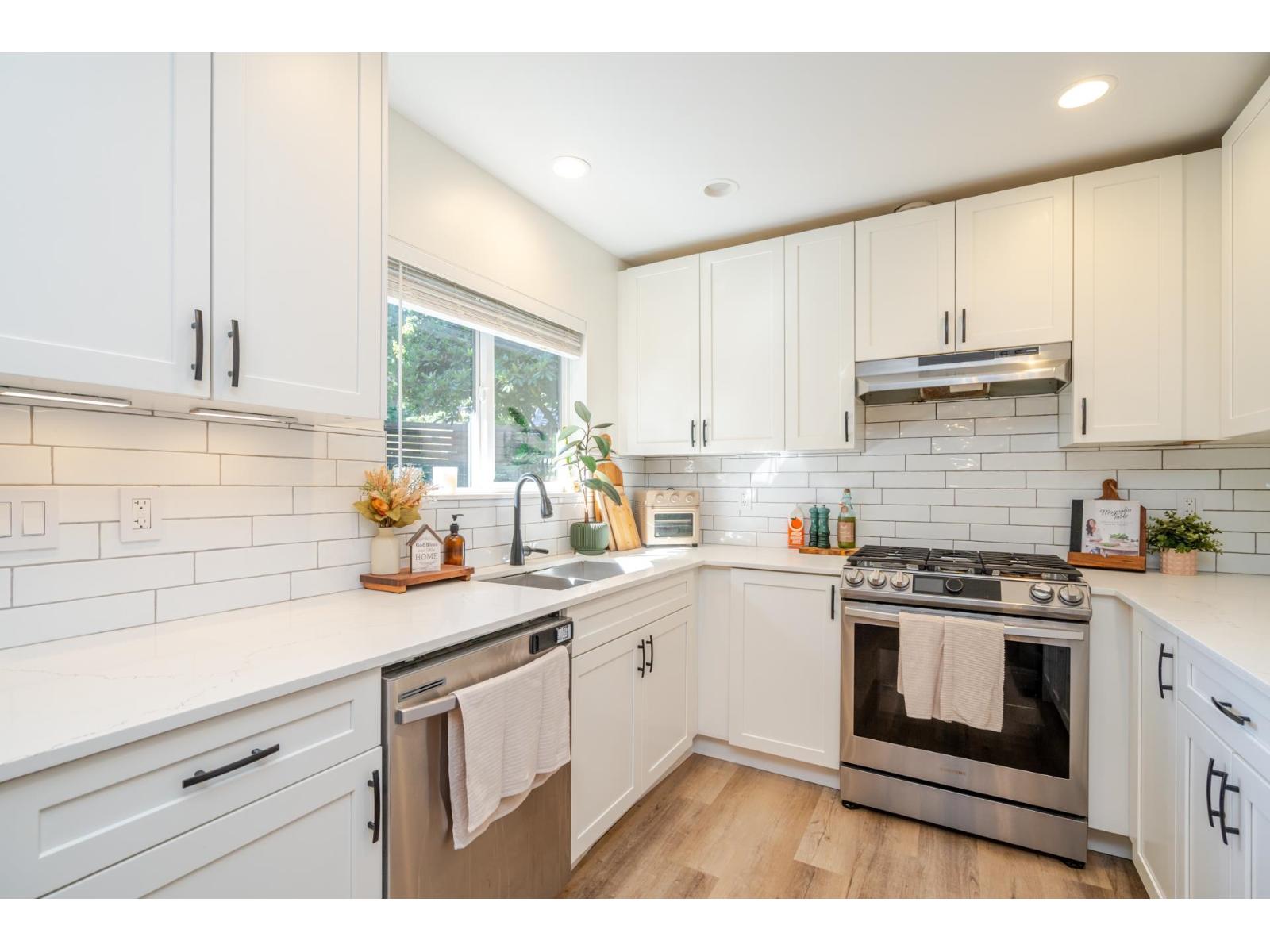 8528 Dunn Street, Mission, British Columbia  V2V 6V4 - Photo 8 - R3048445