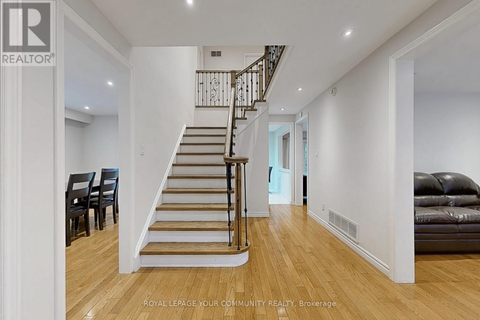 287 Manchester Drive, Newmarket (Bristol-London), Ontario  L3Y 6J4 - Photo 23 - N12377451