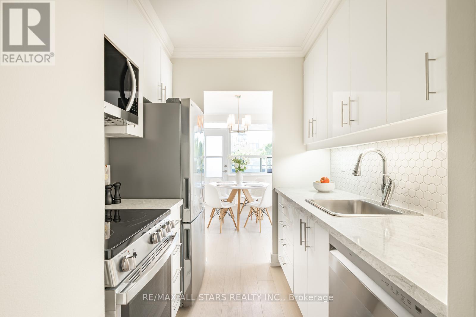 501 - 78 Warren Road, Toronto, Ontario  M4V 2R6 - Photo 8 - C12367798