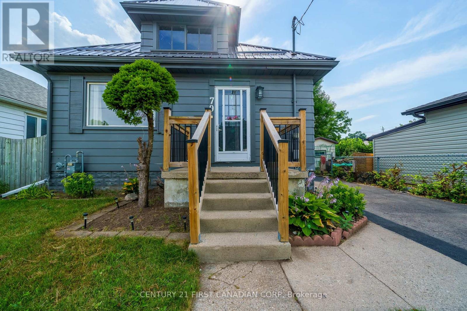 79 Hume Street, London East (East M), Ontario  N5Z 2P1 - Photo 2 - X12409058