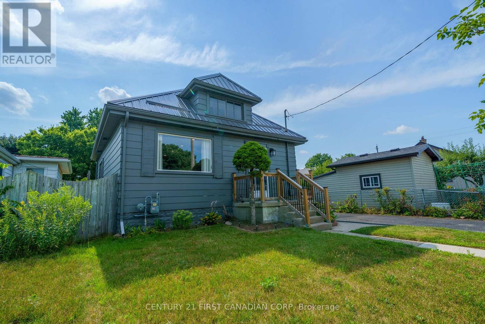 79 Hume Street, London East (East M), Ontario  N5Z 2P1 - Photo 3 - X12409058